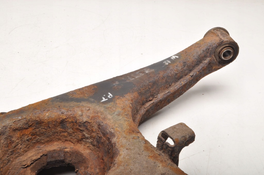 Mercedes w123 2.3 поворотний кулак правий задній в Україні