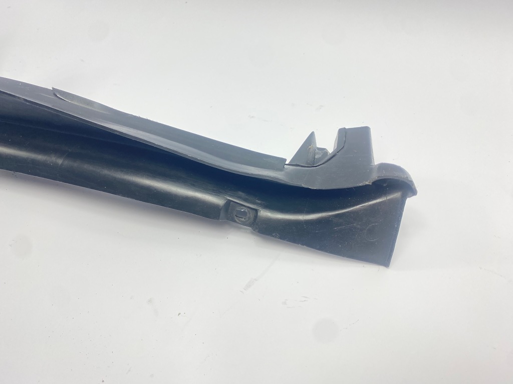 Жабо пластик злив жолоб ліва сторона mercedes w124 1246202667 Оригінал