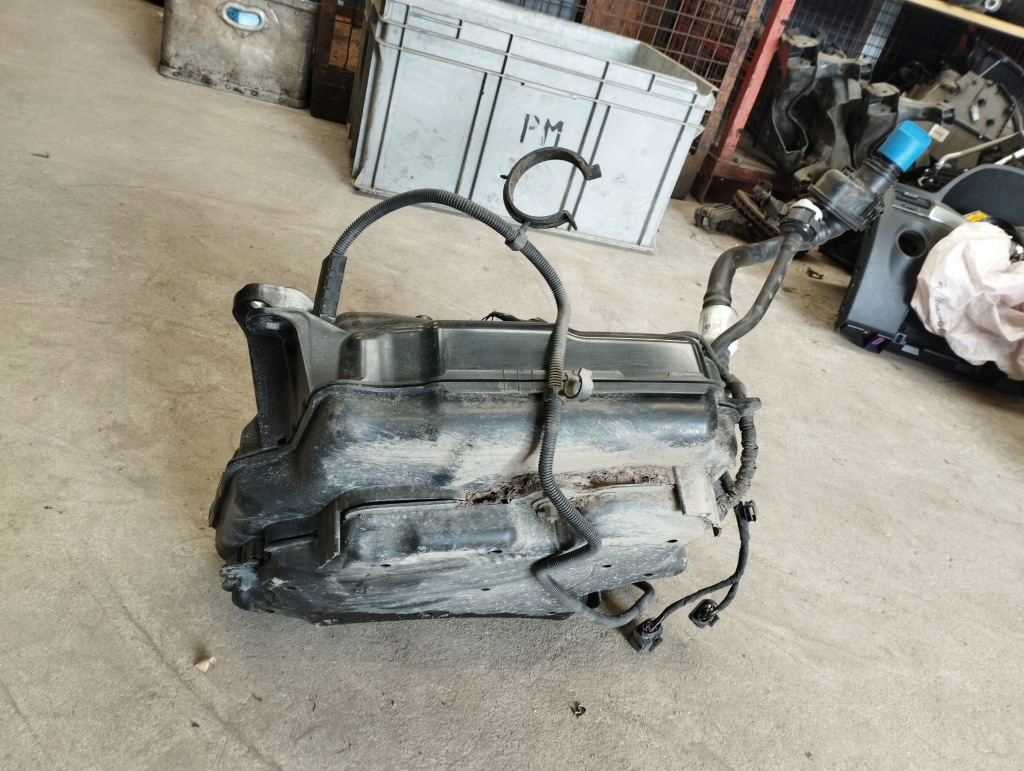 Volkswagen golf vii 7 універсал бак adblue 5q0131877f Зі Шроту