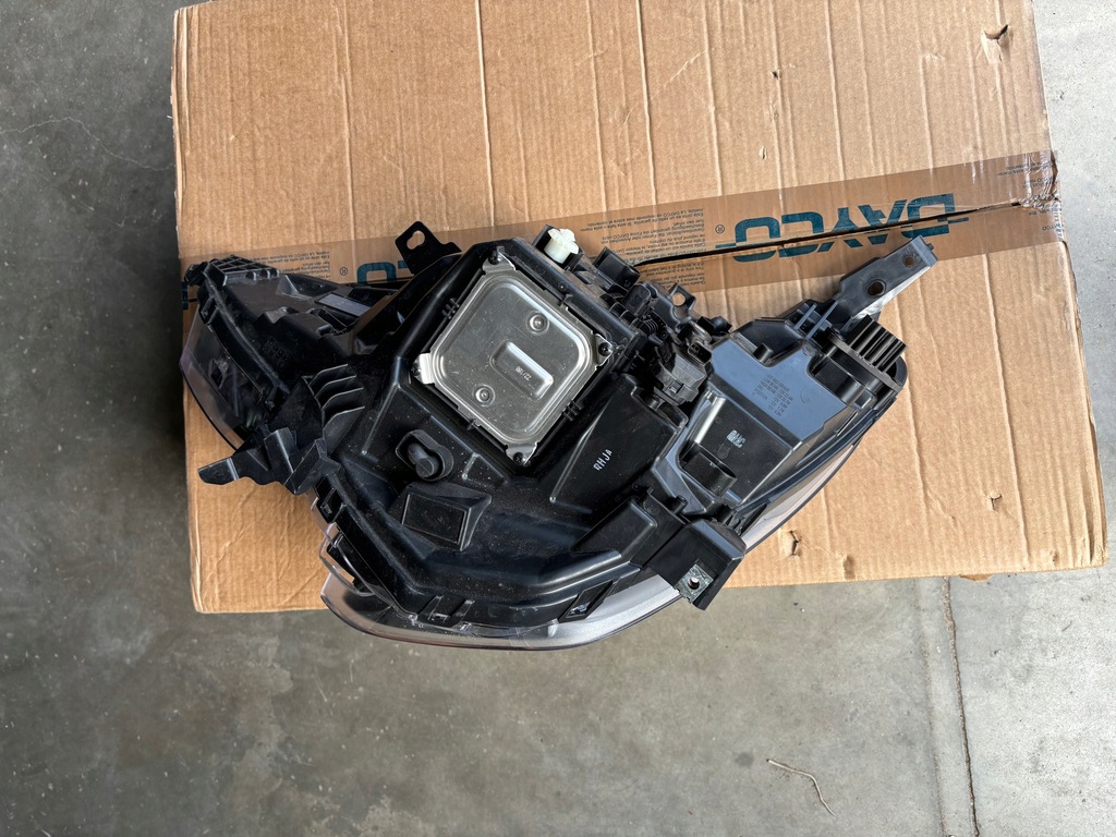 фото №8, Лампа передняя правая led renault arkana 260107780