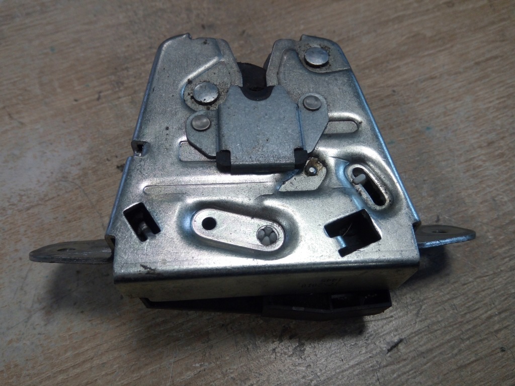 фото №3, Замок кришки багажника mercedes w204 glk oryg.