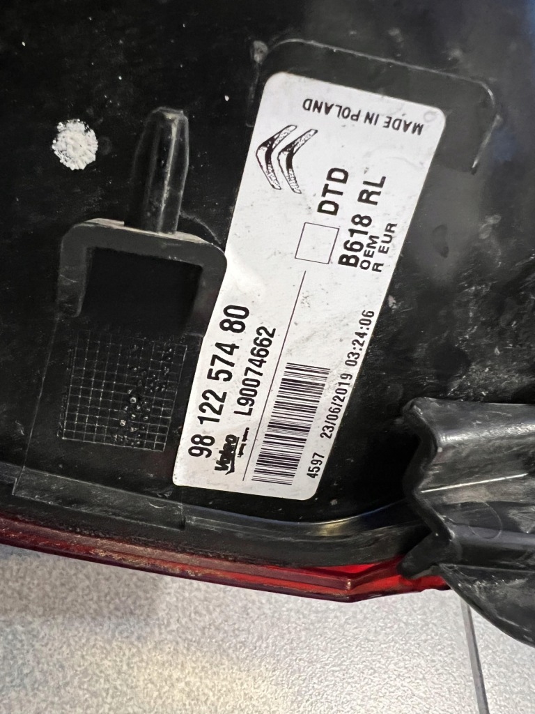 фото №4, Citroen c3 лампа задня права 9812257480