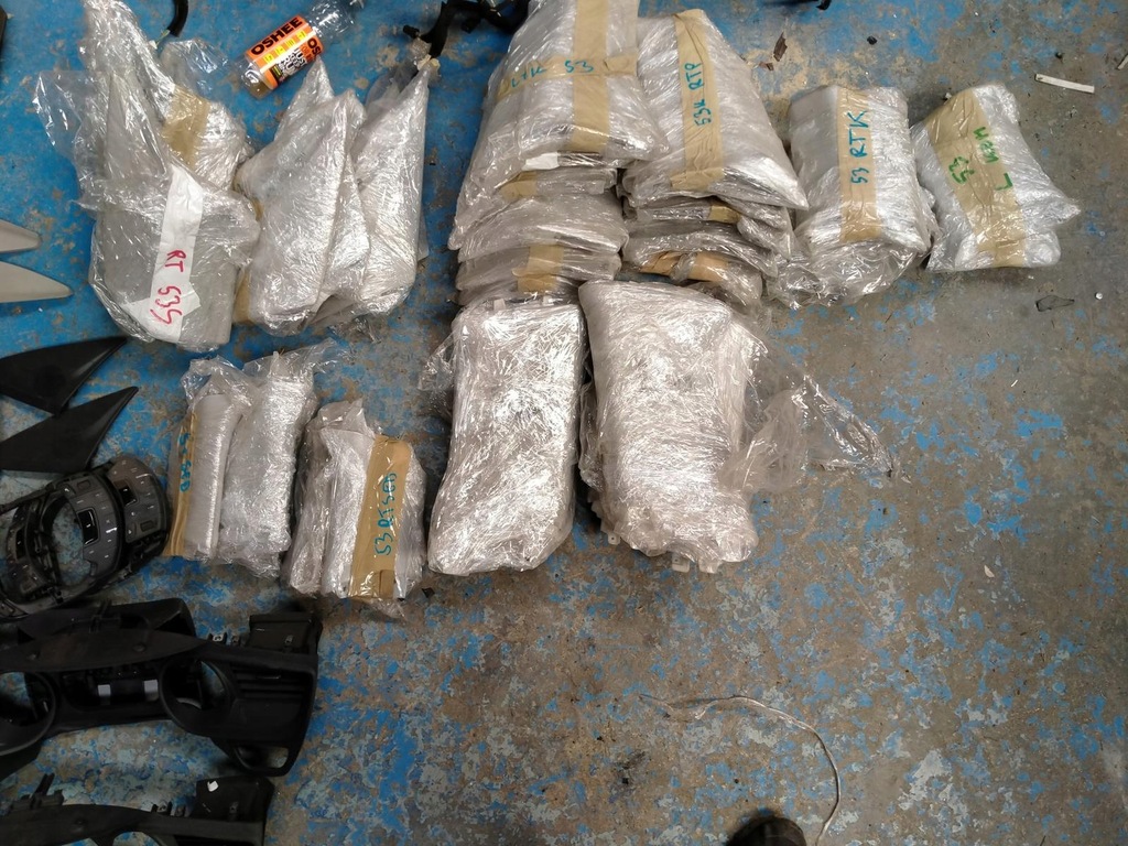 фото №2, Citroen c5 iii защита пластик салона панели заднего поперечина