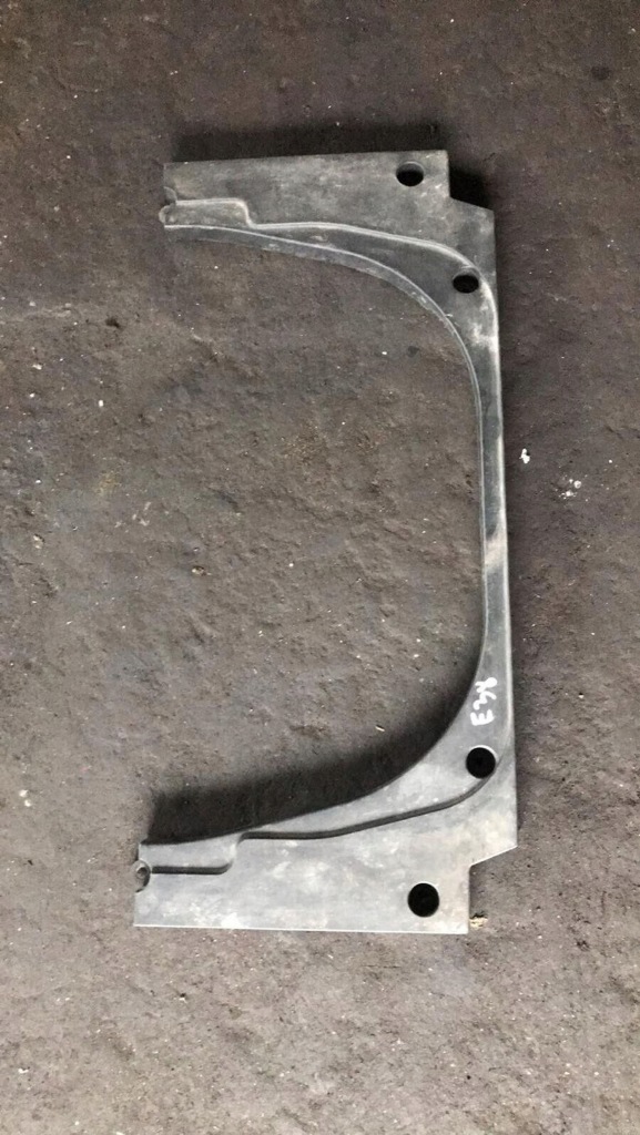 Купить Элемент  обивка багажника bmw 7 e38 8165265