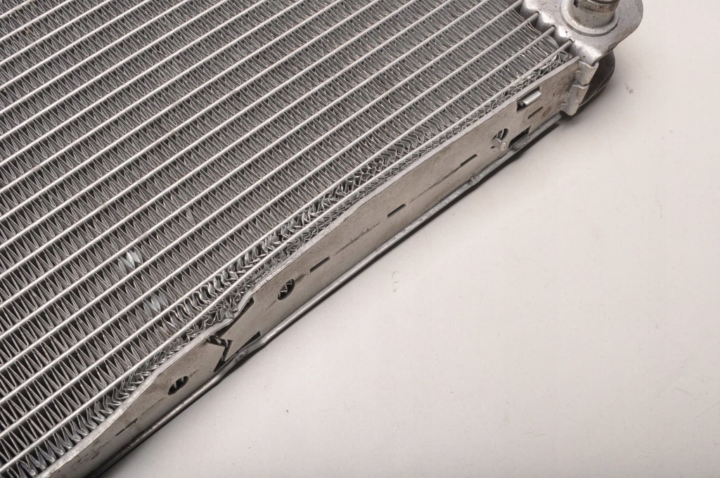 Bmw f80 f82 f83 f87 3.0 радиатор воды 2284607 czytaj описание Киев