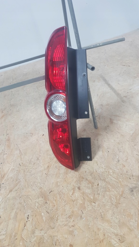 фото №4, Fiat doblo ii 2 combo c лампа задня задня ліва