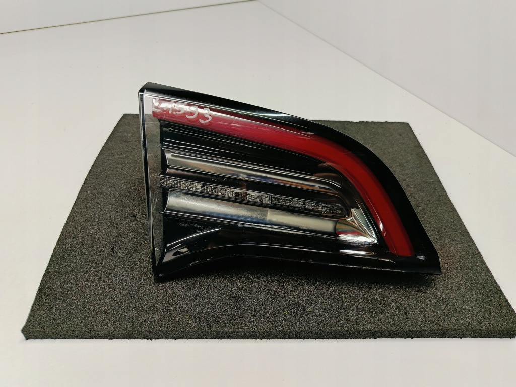 Купити Tesla model y 20- 3 рестайлінг  22-фара кришки багажника ліва задній led 1077403-00-c