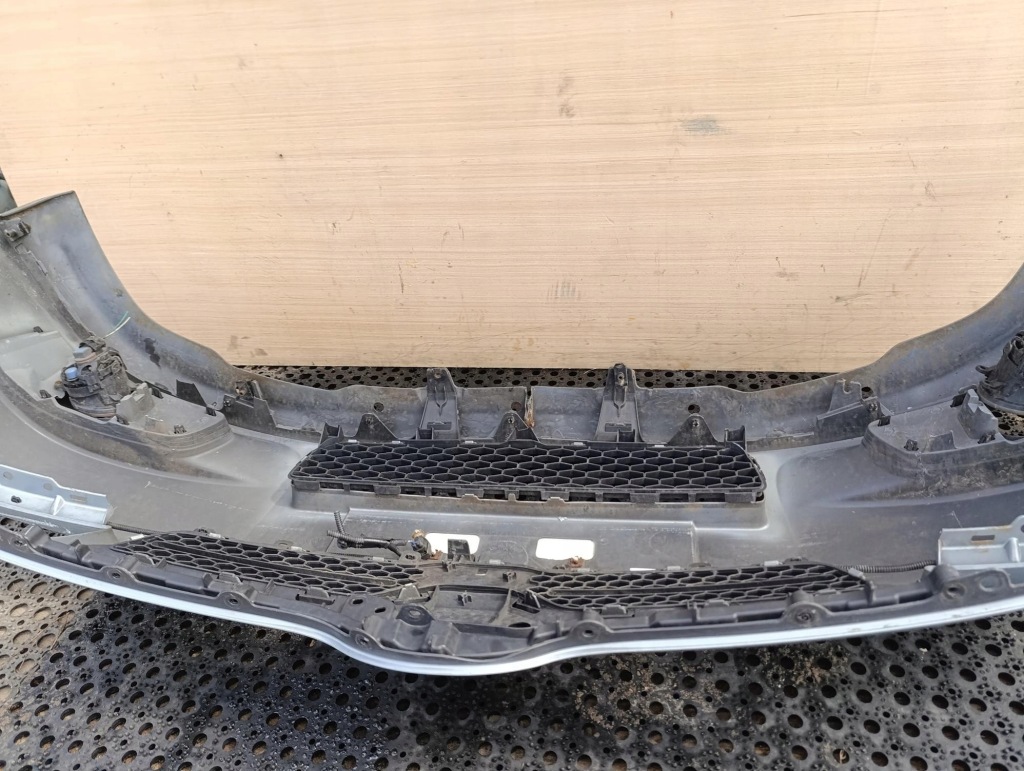 Toyota corolla verso 2 рестайлінг  бампер перед протитуманна фара pdc 1f8 Доставка