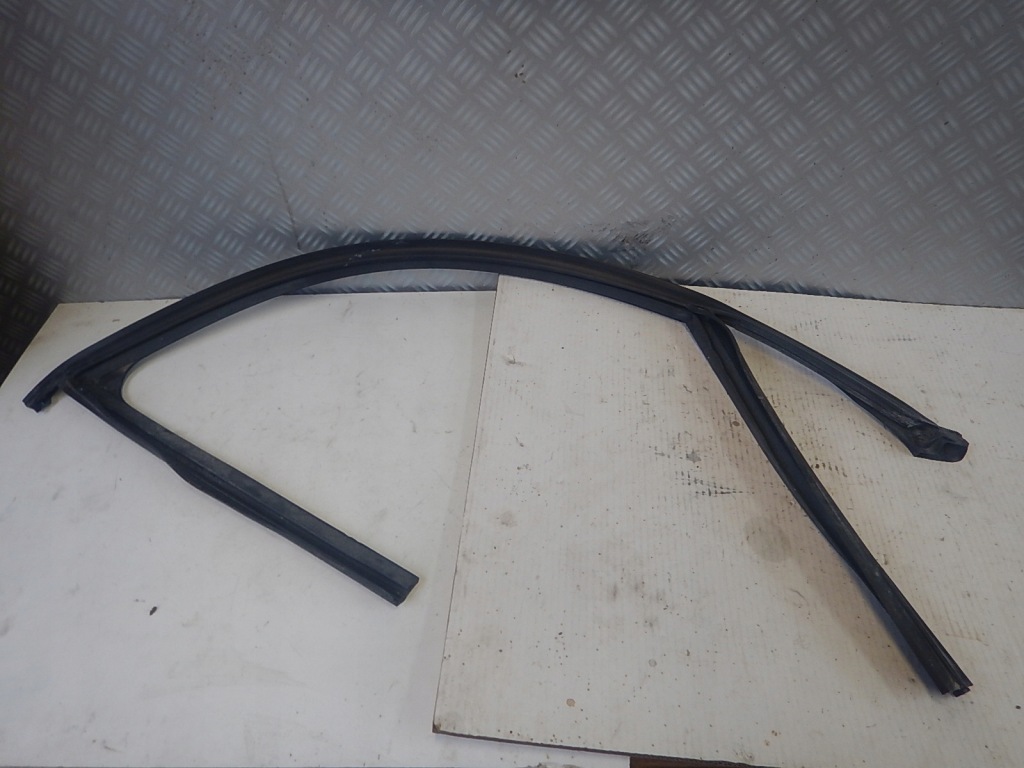 фото №1, Bmw 3 e90 e91 права прокладка na двері перед