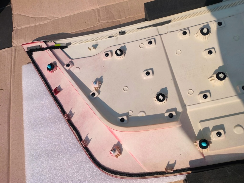 Капот накладка заглушка капота hyundai kona iron man оригинальный номер 86490-j9ia0 Цена