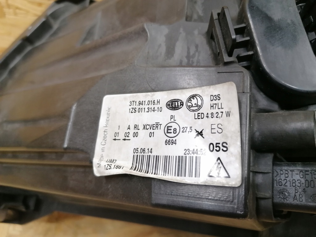 Фара правый  фара skoda superb 2 2 3t ксенон led рестайлинг  2013- в Украине