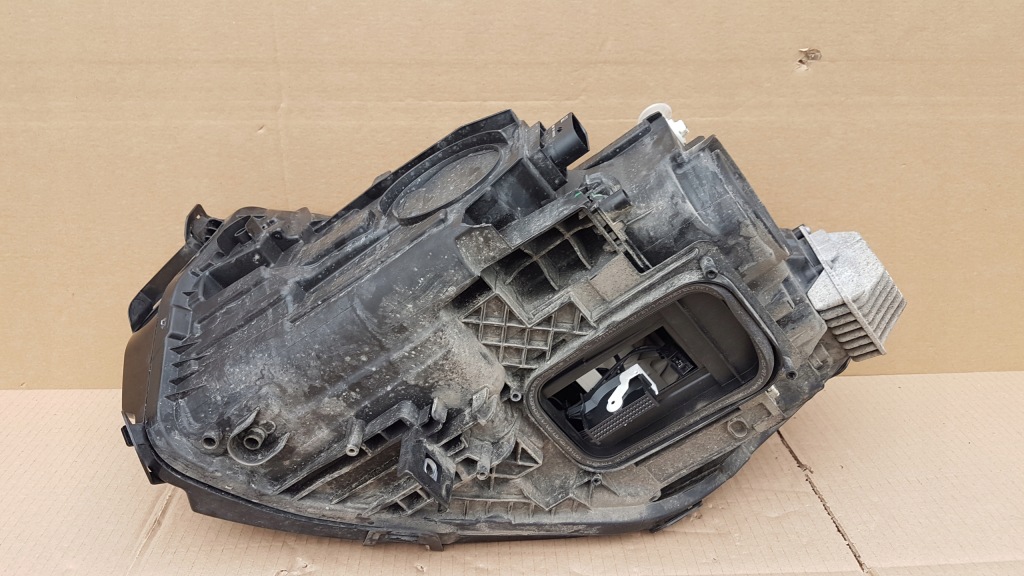 Фара перед правий mercedes w243 eqb eqa full led Зі Шроту