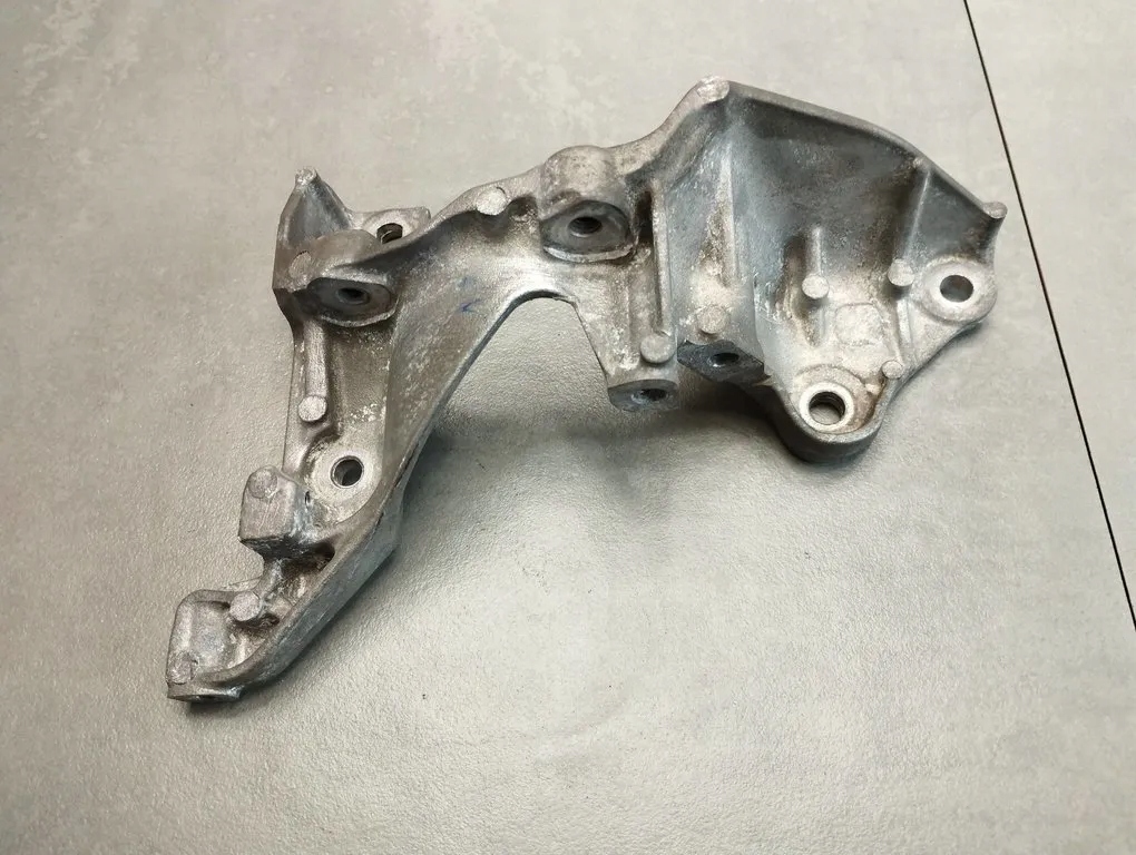 фото №1, Renault kadjar кронштейн кронштейн 147174072r