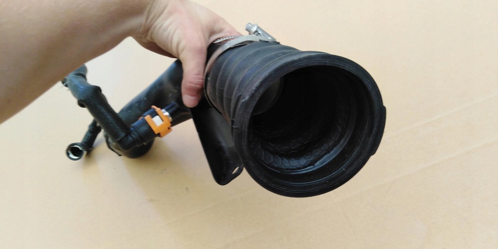 фото №4, Ferrari f8 левая труба интеркулер 814108 849667 200566 201556