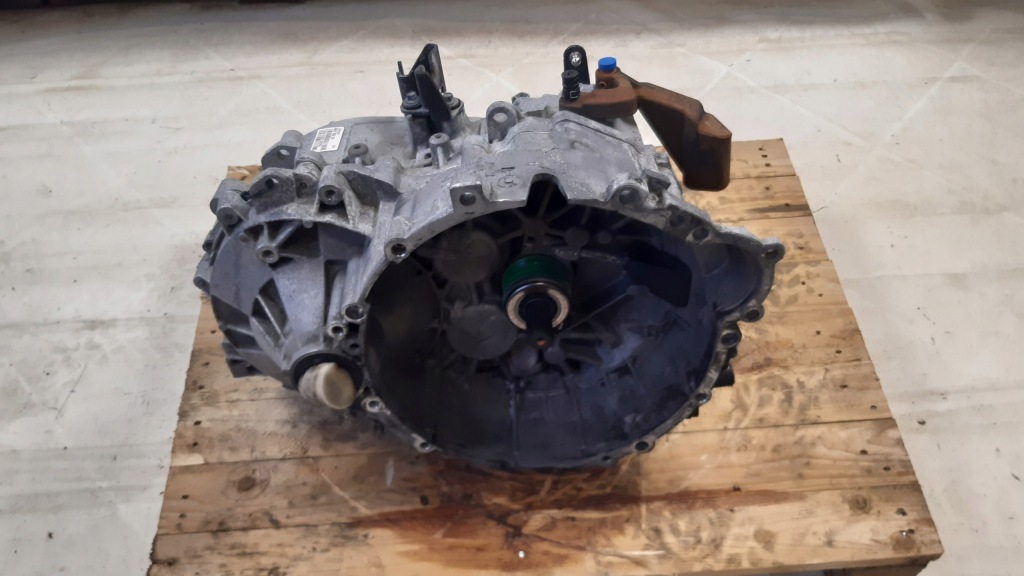 фото №1, Volvo v70 2.4 коробка передач передач механическая 9482389