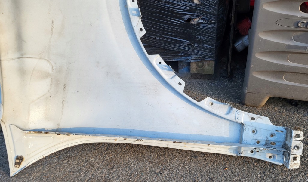 Крыло  левое  перед porsche cayenne 7p оригинальный номер белый Цена