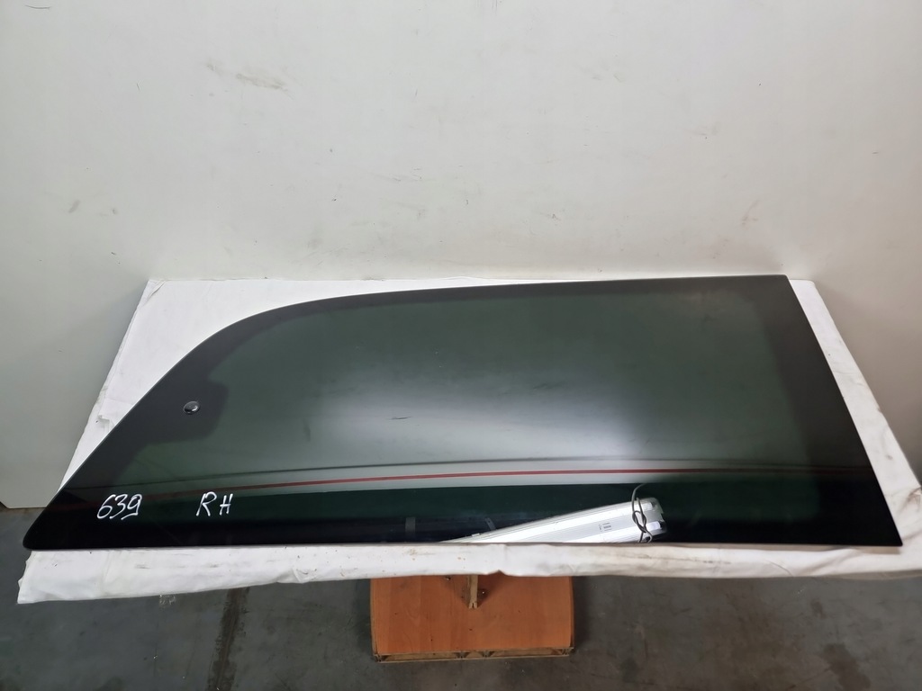 фото №1, Mercedes w639 стекло кузовная правая задняя 116cm