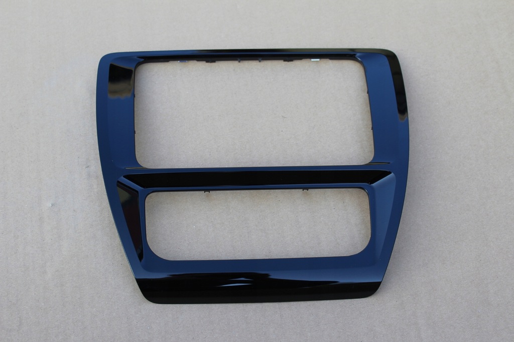 фото №1, Корпус рамка дисплея dekor vw jetta 5c lift