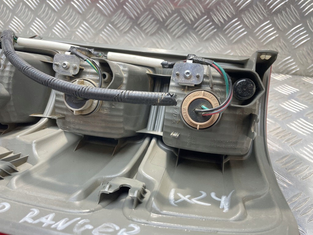 фото №12, Ford ranger лампа фара правая правый задняя db39-13405