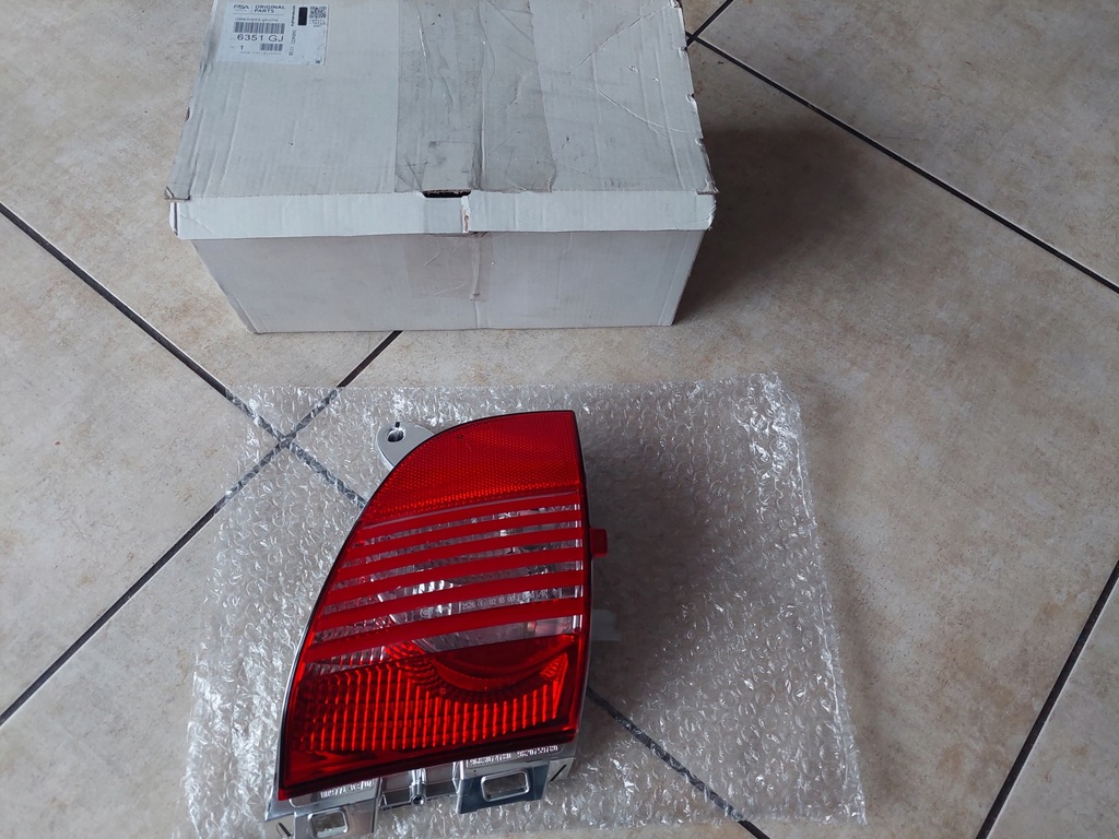 фото №1, Лампа заднього виду - ліва - peugeot 2008 - 2013