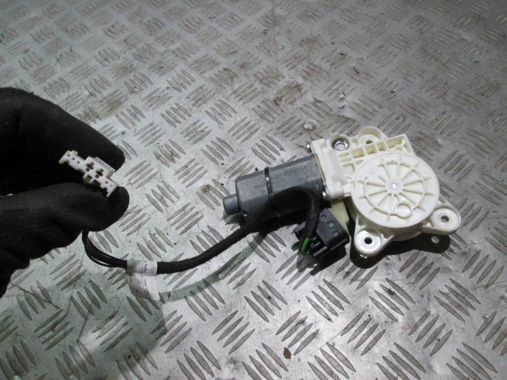 фото №4, Моторчик стекло правый перед mercedes w211 e klasa