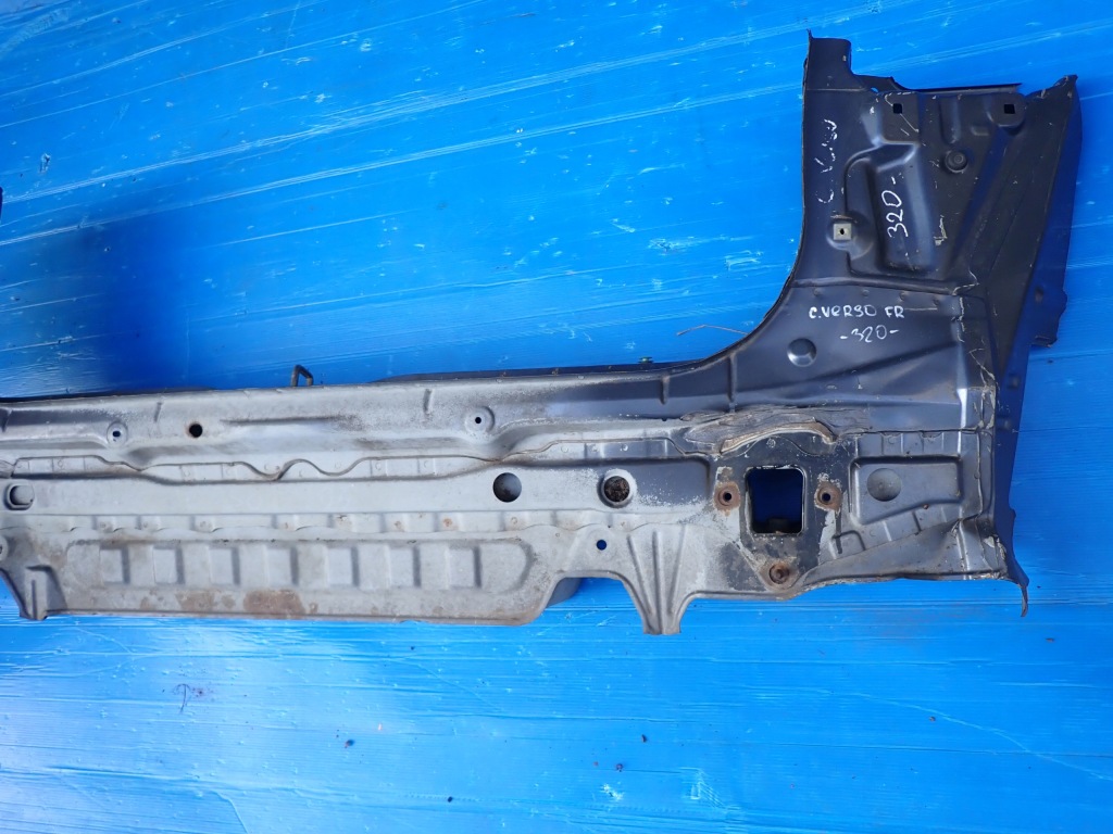 фото №3, Toyota corolla verso 01-03 pas задний