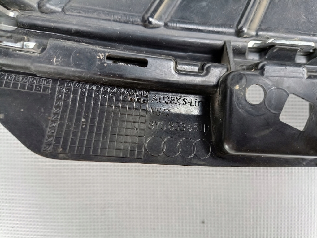 Решітка радіатора решітка  audi a3 8y s line 8y0853651b 20-22 Недорого