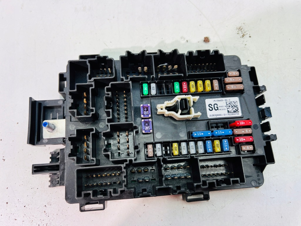 Купить Tesla model s коробка предохранителей 1094409-00-g