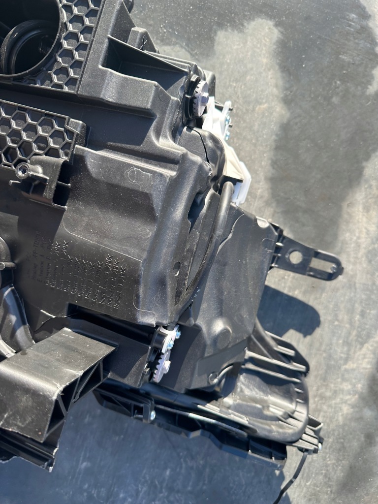 Фара праві перед full led lexus lc500 європа  пошкоджена Зі Шроту