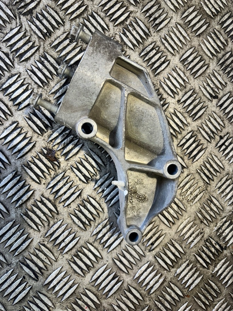 Купить Кронштейн опора полуось opel astra j iv 13349212