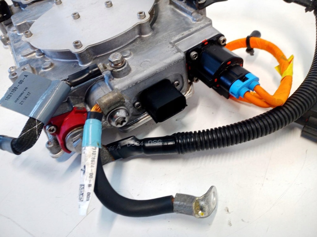 Регулятор напруги конвертер tesla s рестайлінг  1028665-00-d в Україні