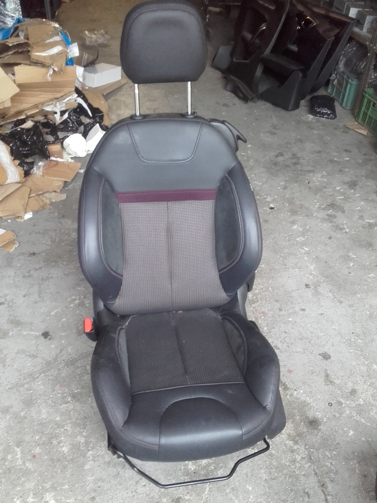 фото №14, Peugeot 208 gti xy 3d сиденья заднее сиденье обшивки