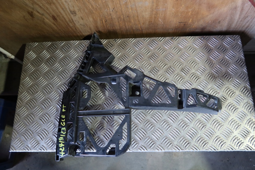 фото №1, Напрямна бампера правий задня mercedes gle a1668851821