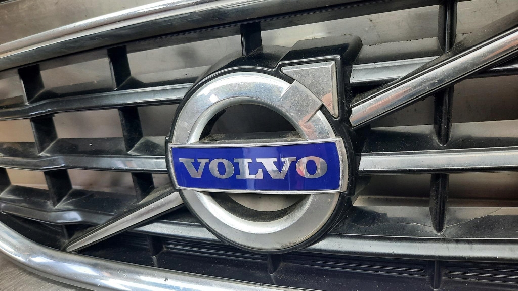 фото №16, Решётка радиатора решётка радиатора решётка радиатора оригинальный номер 31353120 volvo v40 ii 12-19r повреждённый