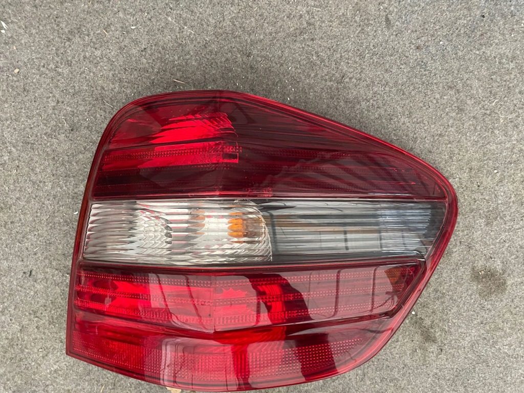 фото №1, Mercedes-benz ml w164 2006 лампа задняя правая