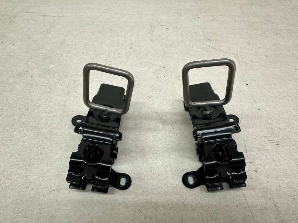 фото №1, Замок засувка капот лівий правий перед polestar 2 ii cena za kpl nowe or!