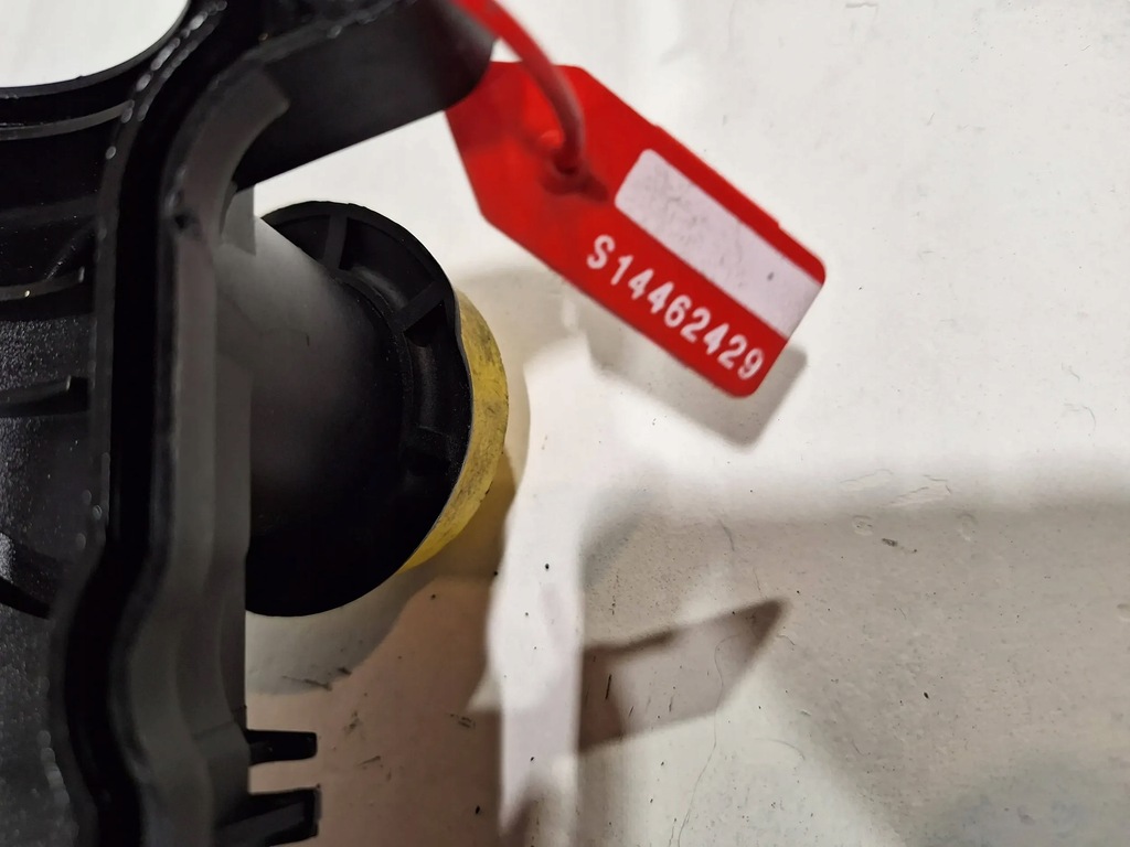 фото №5, Крышка клапанов 8200433603 renault scenic ii 1.5 dci 06-