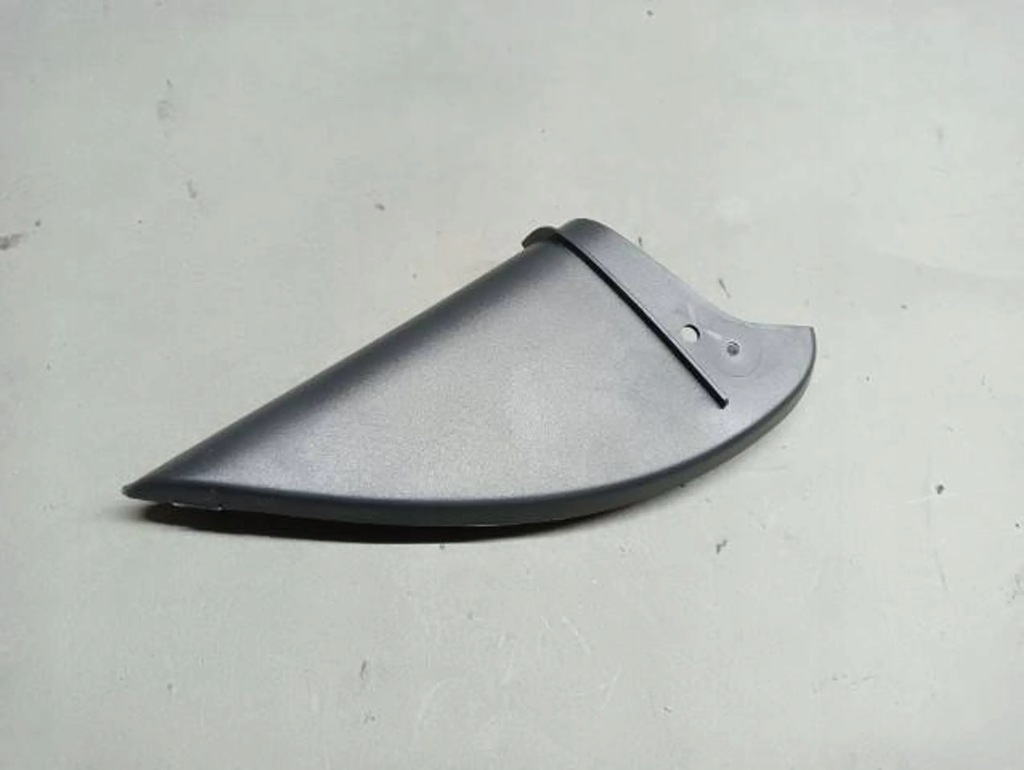 фото №1, Audi a1 8x заглушка треугольник дверь правая перед