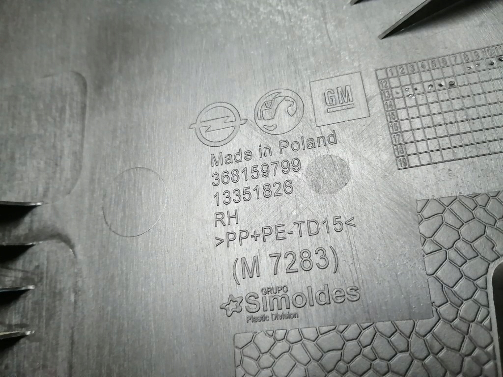 Opel adam обшивка багажника правий 13351826 Доставка