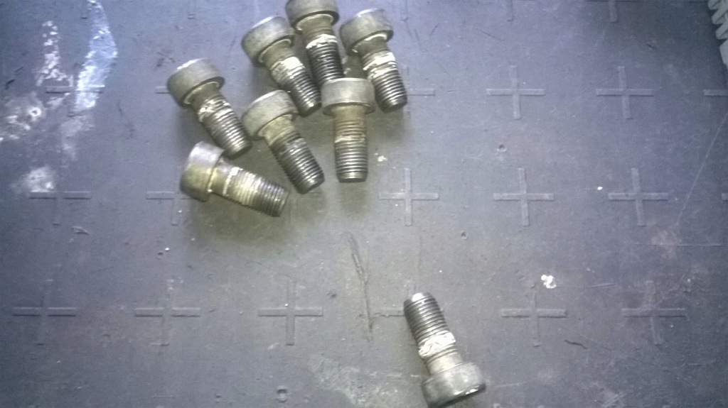 фото №3, Болты колеса двухмассовый kia sportage ii 2,0crdi