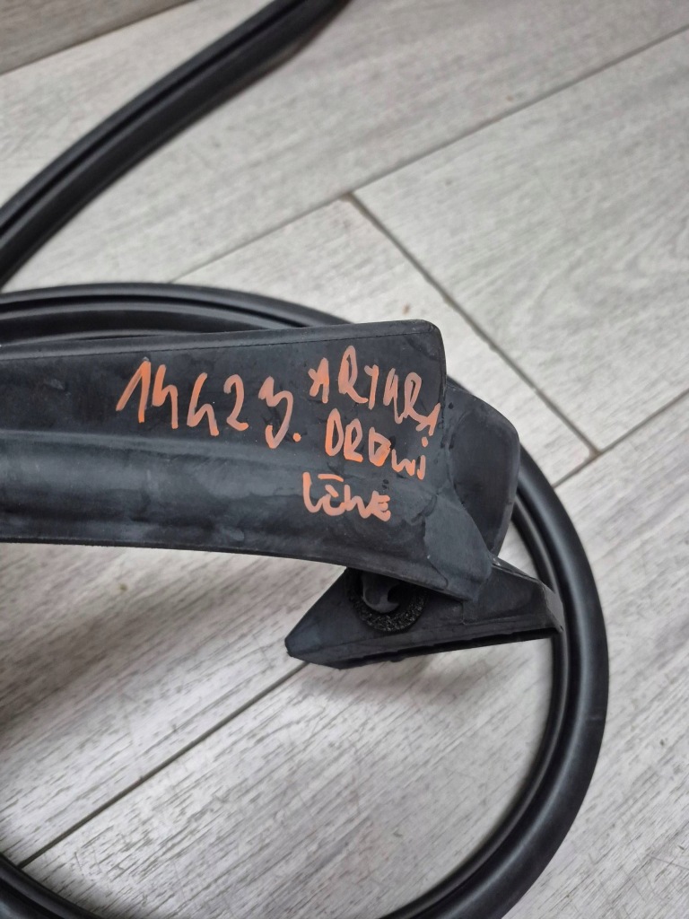 14423. mclaren artura прокладка двері ліва 16ae889cp Недорого