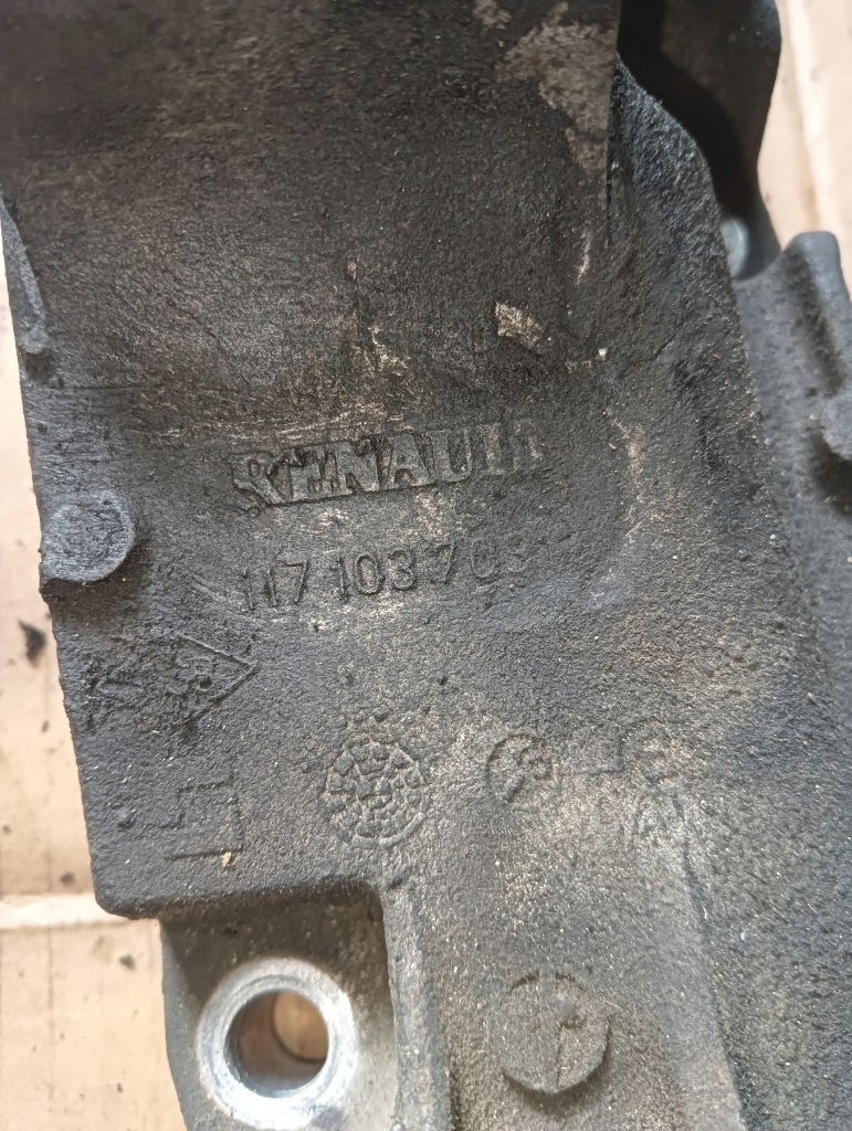 Кронштейн кронштейн генератора renault master 2.3 dci 1 117103703 Доставка