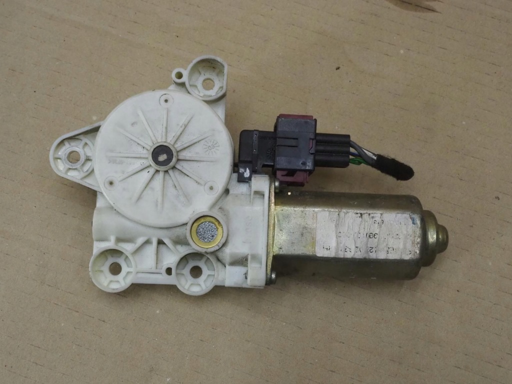 Купить Моторчик стекло правая  задний saab 9-3 93 2 2004r 6pin
