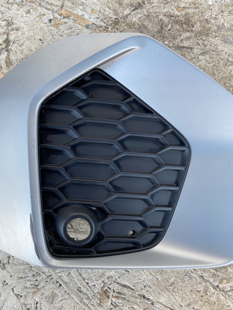 Audi a3 8y0 решітка бампера 8y0807953 Недорого