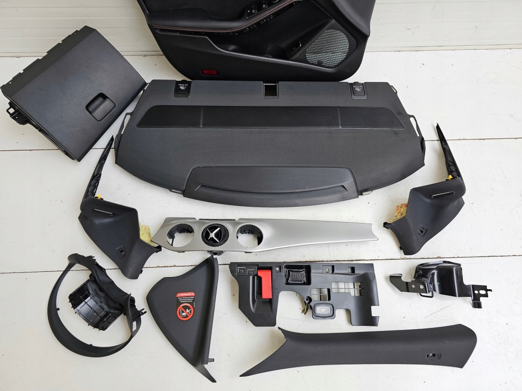 Сиденья заднее сиденье обшивка туннель средний пластики mercedes cla i x117 w117 amg Цена