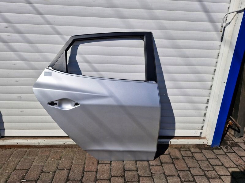 фото №1, Hyundai ix35 дверь правый задняя правое задние rah