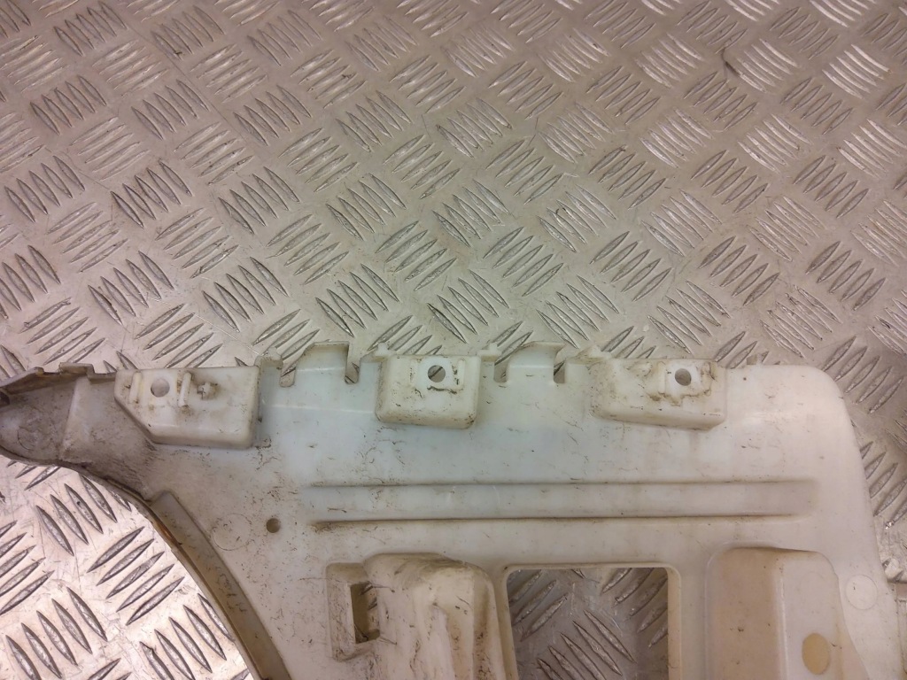 фото №10, Bmw 1 e82 e88 2010 задняя сторона правая кронштейн / кронштейн бампера заднего