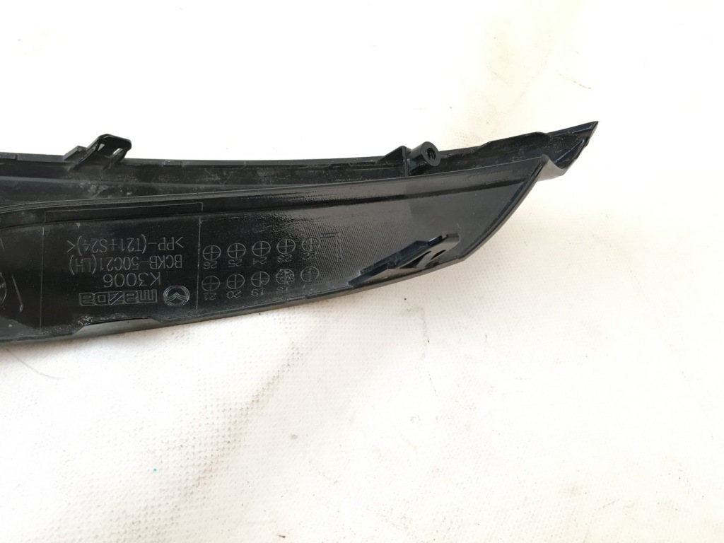 Купити Mazda 3 iv 19- заглушка накладка бампера ліва