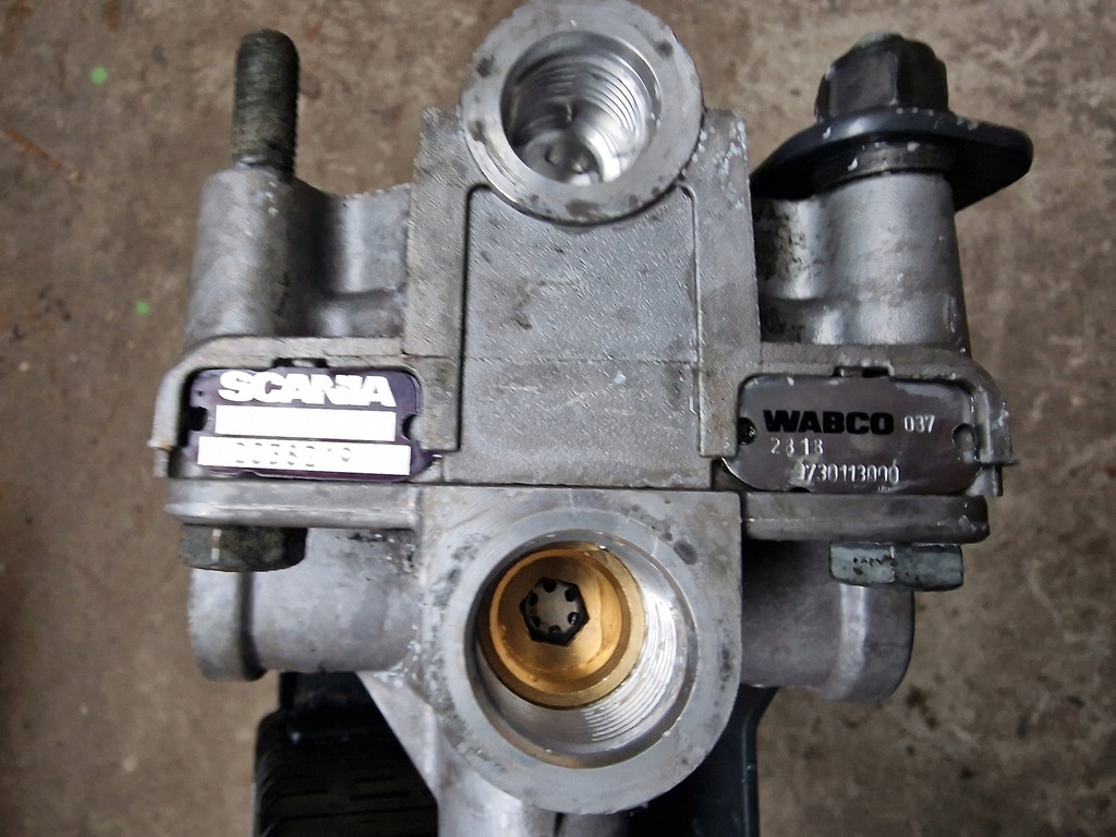фото №9, Клапан релейный тормозной scania r 1425183