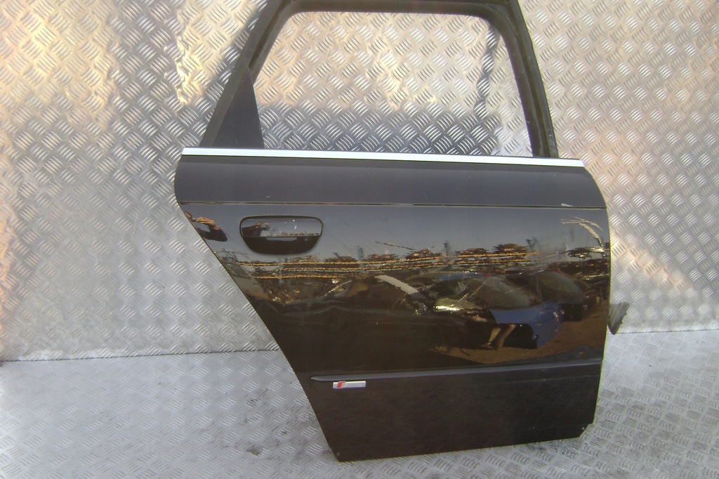 фото №1, Audi a4 b7 kombi - дверь задние правое